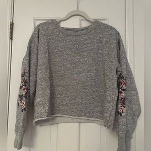 Abercrombie and Fitch cropped sweater w flower sleeves